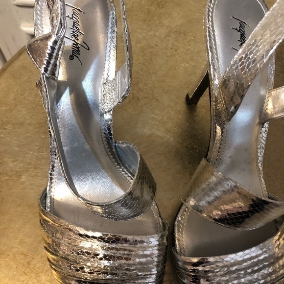 Silver metallic 3 inch‎ heels no signs of wear open toe size 9 - Picture 4 of 4